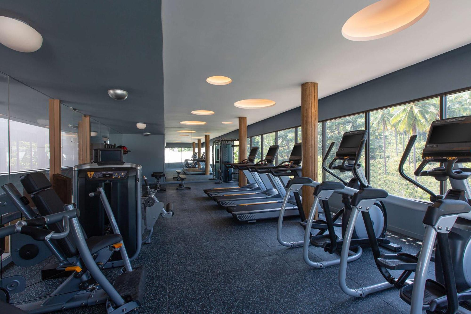 ホテル ハイアット リージェンシー コ サムイ チャウエン エクステリア 写真 The gym at the hotel